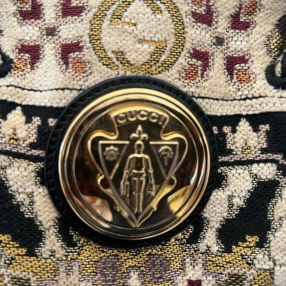 Elegant Authentic Gucci Tapestry Handbag - Picture 3 of 15